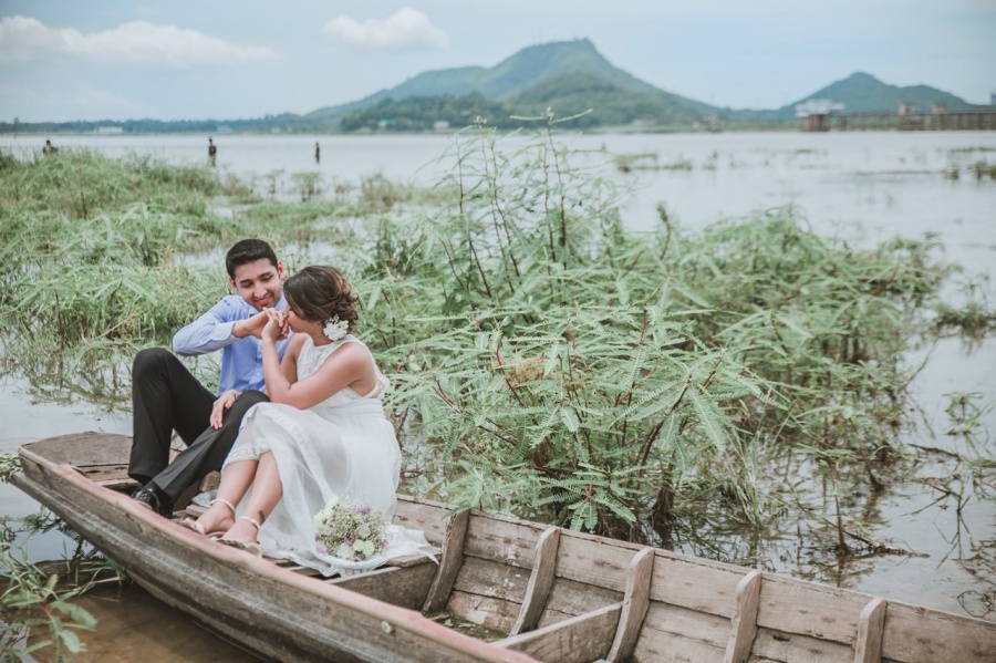Thailand Bangkok Pre-Wedding Photoshoot At Cornfield And Swamp  by Por  on OneThreeOneFour 13
