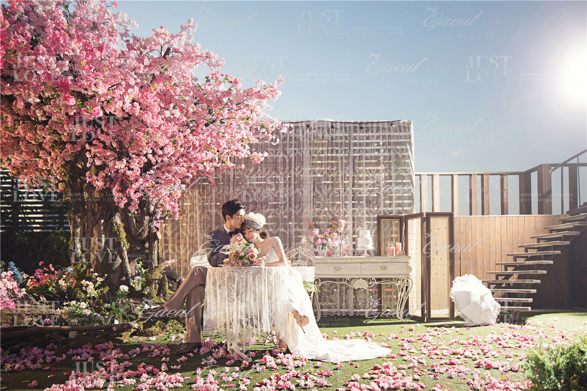 Korean Studio Pre-Wedding Photography: Floral by Gaeul Studio on OneThreeOneFour 4