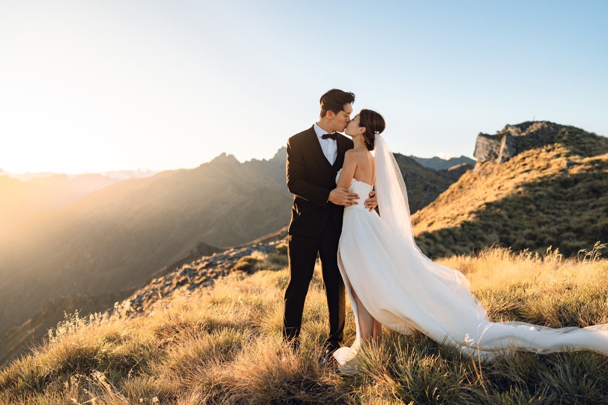 New Zealand Autumn Pre-Wedding Photoshoot Twin Peak Skippers Canyon Alpaca Farm Hilltop Cardrona Night Shoot Kombi Van by Fei on OneThreeOneFour 46