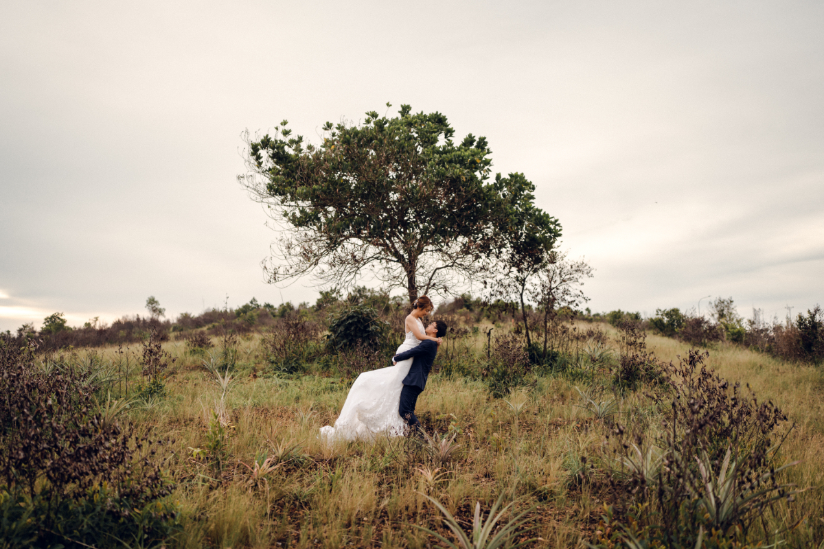 Bintan Pre-Wedding Photoshoot: Chen Yu & Yu Xuan’s Romantic Shoot at Blue Lake, Sand Dunes & ANMON Resort by HS on OneThreeOneFour 4