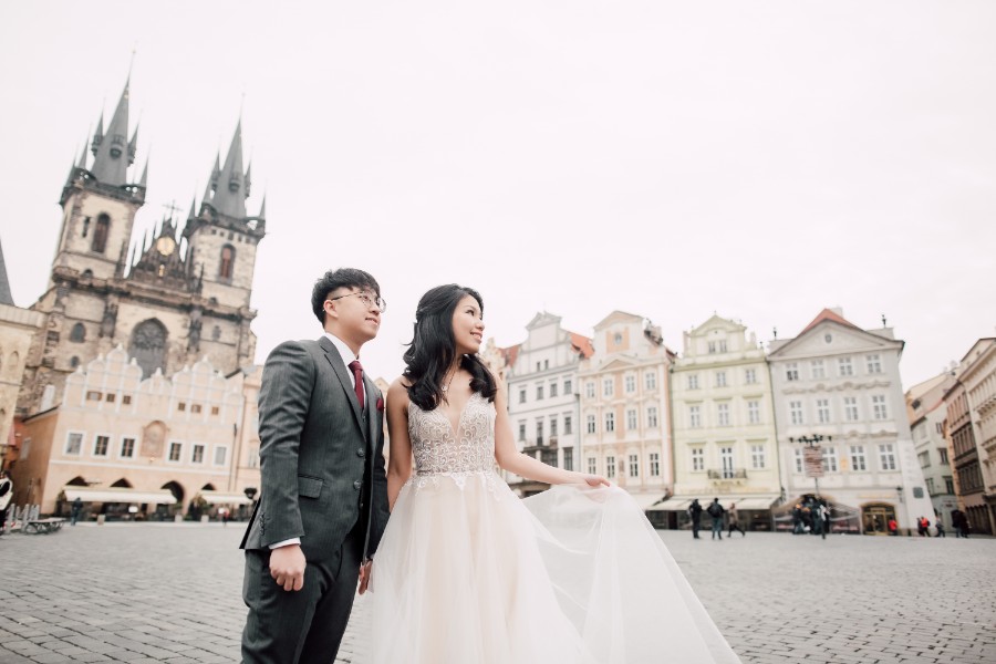 J&J: Prague Pre-wedding Photoshoot by Nika on OneThreeOneFour 7