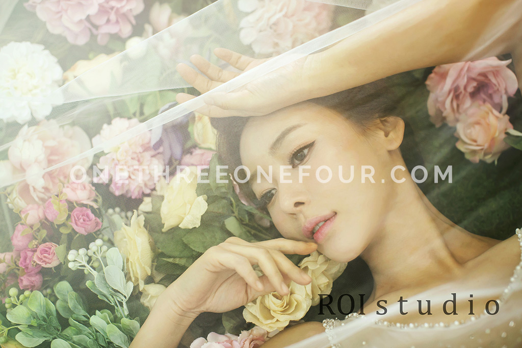 Korean Wedding Studio Photography: Floral Set by Roi Studio on OneThreeOneFour 7