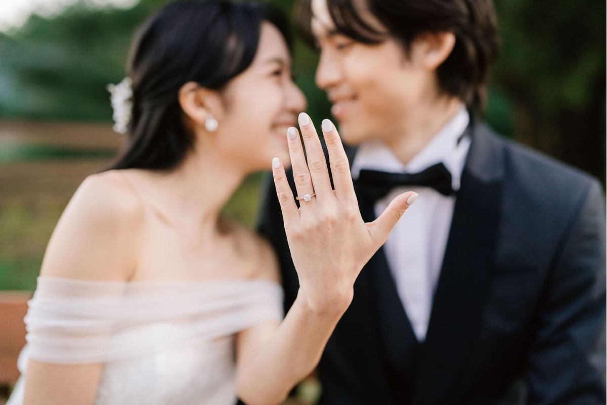 Seoul Autumn Pre-Wedding Photoshoot with Lotte World, Alpaca World, and Hongdae Streets by Jungyeol on OneThreeOneFour 24