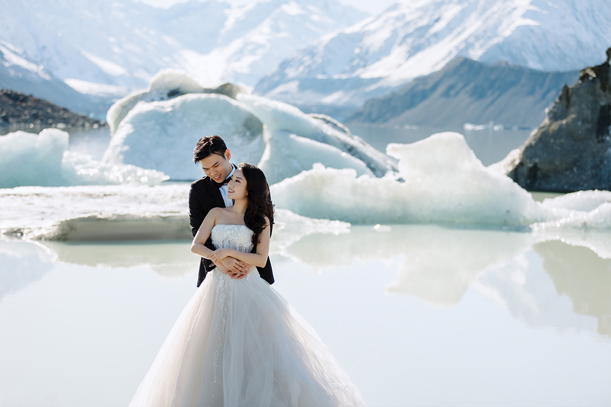 Dreamy Winter Pre-Wedding Photoshoot with Snow Mountains and Glaciers by Fei on OneThreeOneFour 14