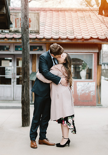 T&S: US Couple's Casual Photoshoot in Korea at National Folk Museum and Bukchon Hanok Village