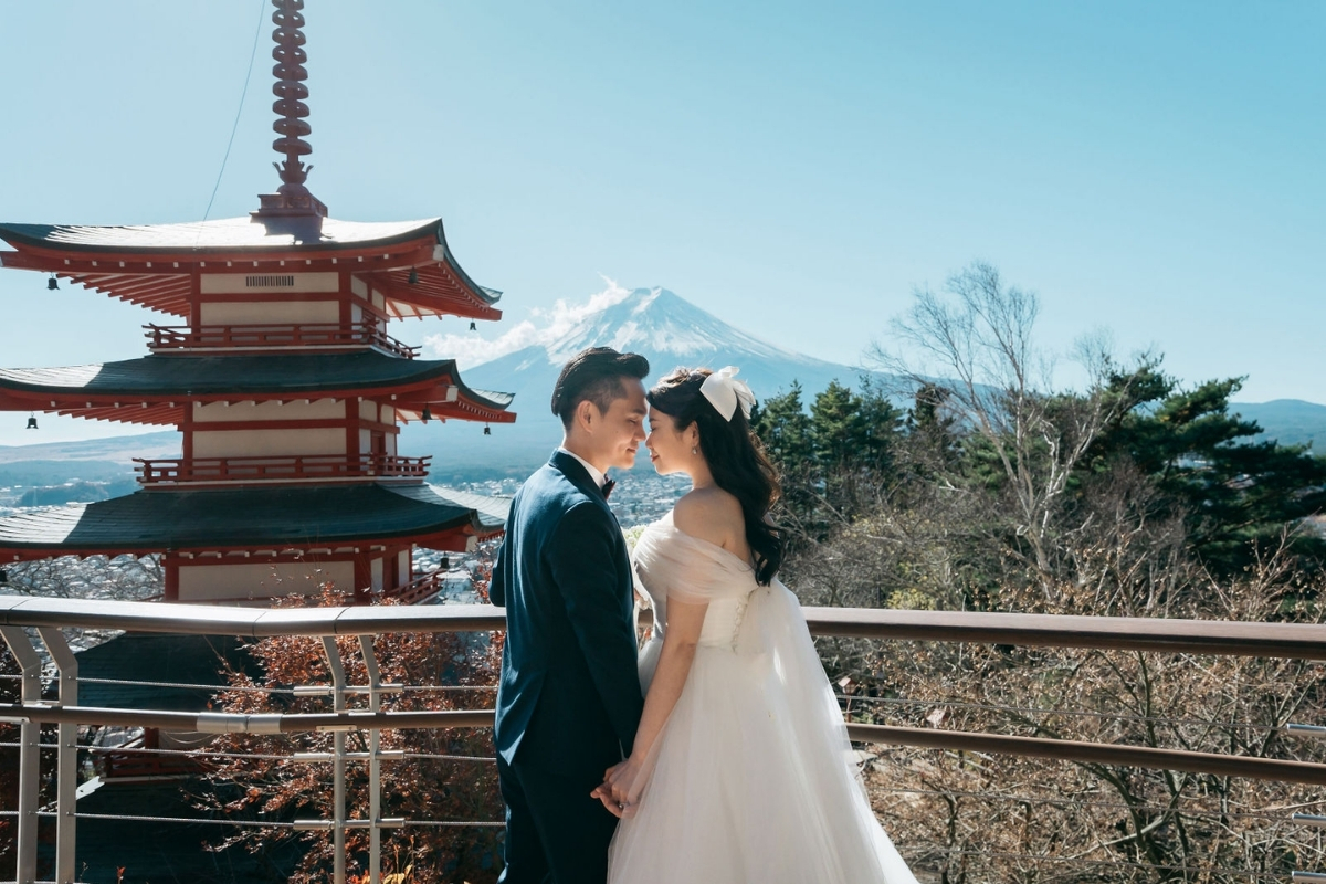 Tokyo Pre-Wedding Photoshoot with Chureito Pagoda, Lake Kawaguchiko, and Lawson Mt. Fuji by Dahe on OneThreeOneFour 0