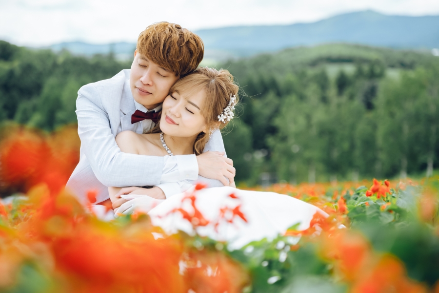 Romantic Summer Escape: Anthony & Gracie's Pre-Wedding Photoshoot in Hokkaido's Lavender Fields and Blue Ponds by Kuma on OneThreeOneFour 9