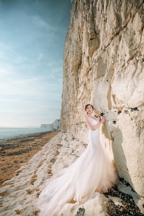 London Pre-Wedding Photoshoot At White Cliffs Of Dover by Dom  on OneThreeOneFour 17