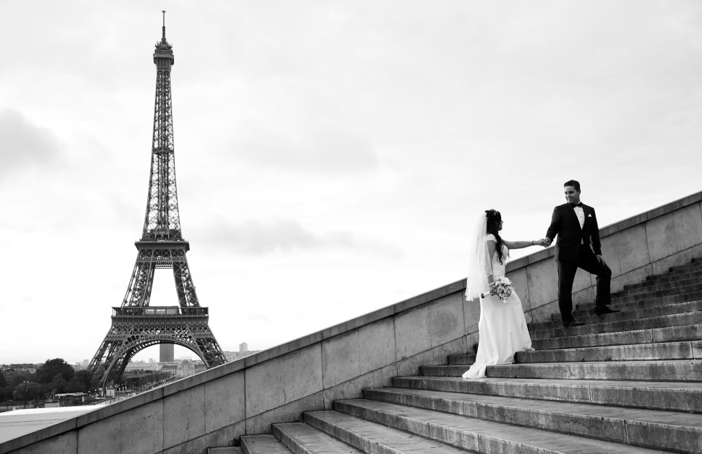 Paris Outdoor Pre-Wedding Photoshoot At Eiffel Tower And Pont Alexander III by Arnel  on OneThreeOneFour 3