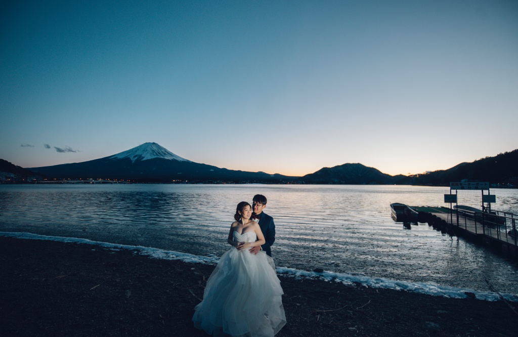 Japan Tokyo Pre-Wedding Photoshoot At Mount Fuji And Shopping Streets  by Lenham  on OneThreeOneFour 7