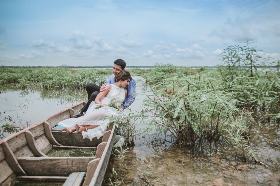 Thailand Bangkok Pre-Wedding Photoshoot At Cornfield And Swamp  by Por  on OneThreeOneFour 12