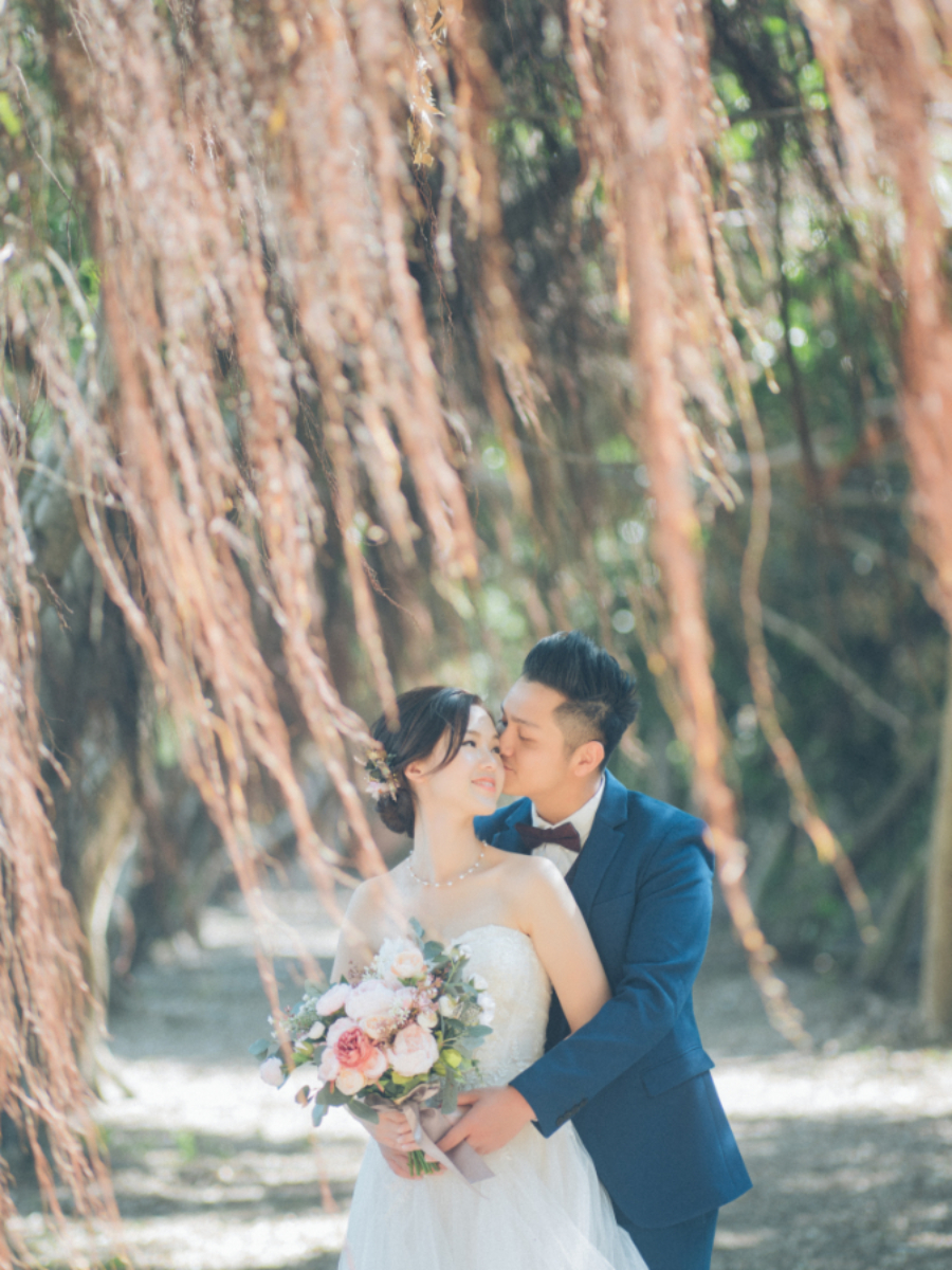 Hong Kong Outdoor Pre-Wedding Photoshoot At Nam Sang Wai by Paul on OneThreeOneFour 7