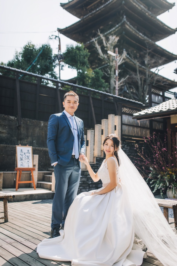 Japan Kyoto Pre-Wedding Photoshoot At Gion District  by Shu Hao  on OneThreeOneFour 12