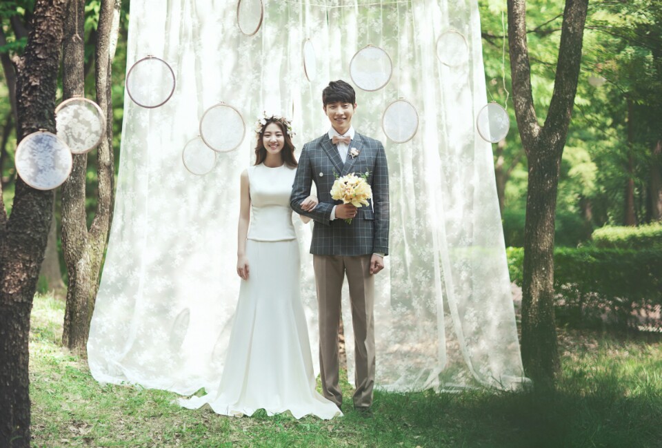 Korea Pre-Wedding Photography in Studio & Dosan Park, Seoul - 2016 Sample by May Studio on OneThreeOneFour 29