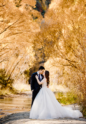 New Zealand Autumn Pre-Wedding Photoshoot at Arrowtown & Coromandel Peak