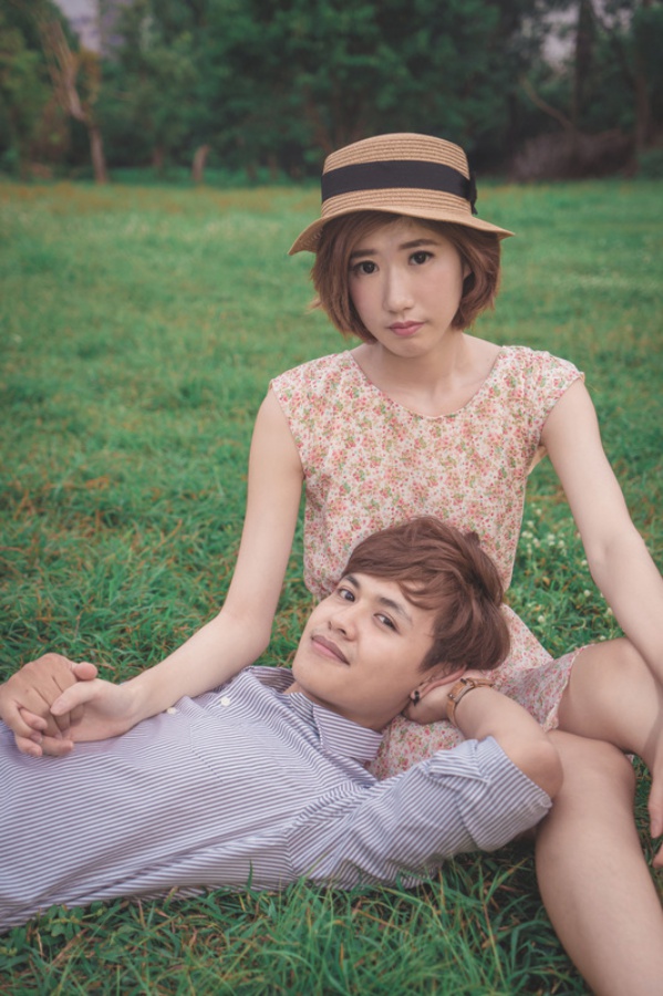 Taiwan Casual Couple Photoshoot At The Park During Autumn  by Star  on OneThreeOneFour 11