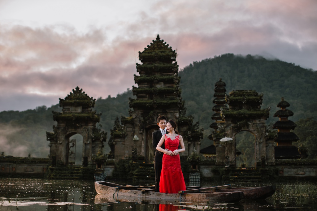 Bali Pre-Wedding Photoshoot At Tamblingan Lake And Forest  by Hendra on OneThreeOneFour 7