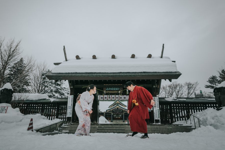 M&J: Magical snowy pre-wedding in Hokkaido wearing kimono by Kuma on OneThreeOneFour 18