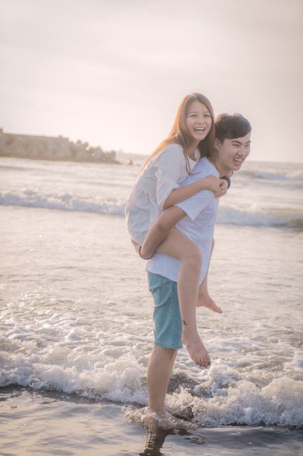Taiwan Casual Couple Photoshoot At The Beach  by Star  on OneThreeOneFour 27