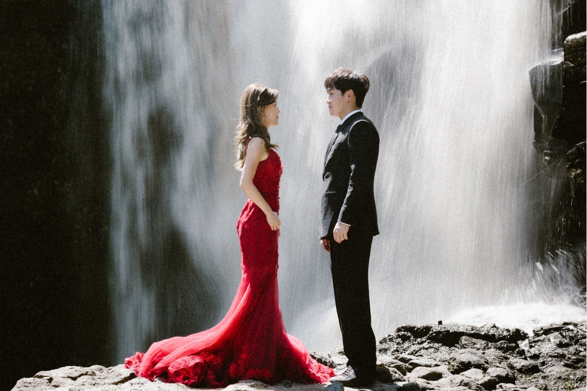 Bali Pre-Wedding Photoshoot with Mt . Batur, Tegenungan Waterfalls, and Twin Cliff Valley by Cahya on OneThreeOneFour 17