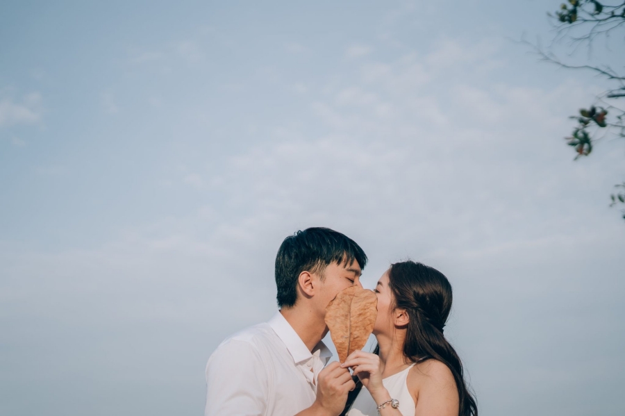 Singapore Casual Pre-Wedding Photoshoot At Neighbourhood Playground And Beach by Sheereen on OneThreeOneFour 15