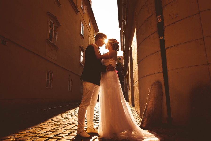 Prague Pre-Wedding Photoshoot At Old Town Square And Charles Bridge  by Nika  on OneThreeOneFour 9