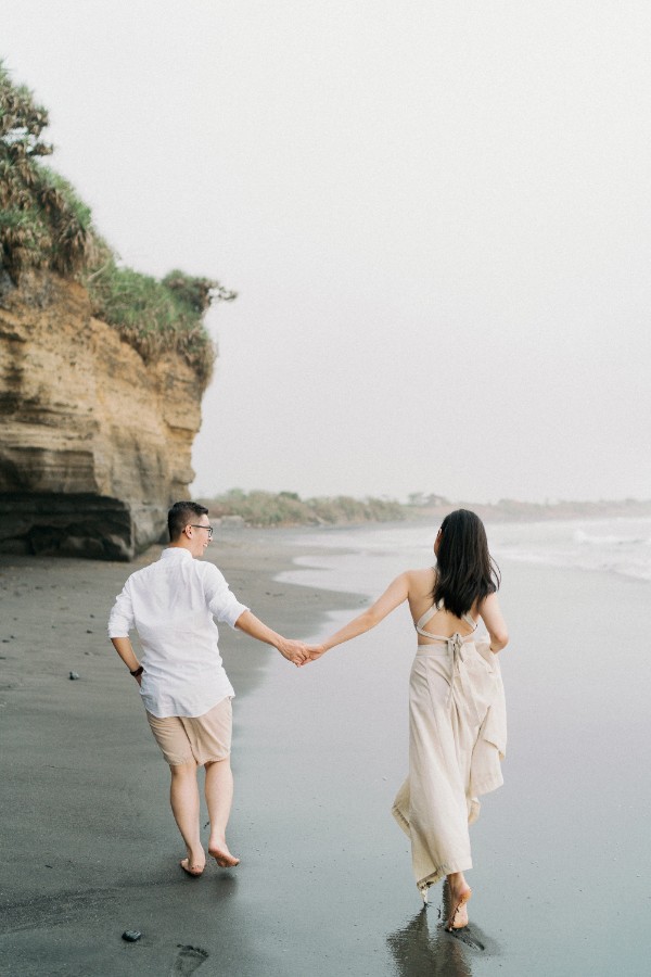 D&T: Pre-wedding in Bali at Nyanyi Beach and Rice Fields by Rhick on OneThreeOneFour 5