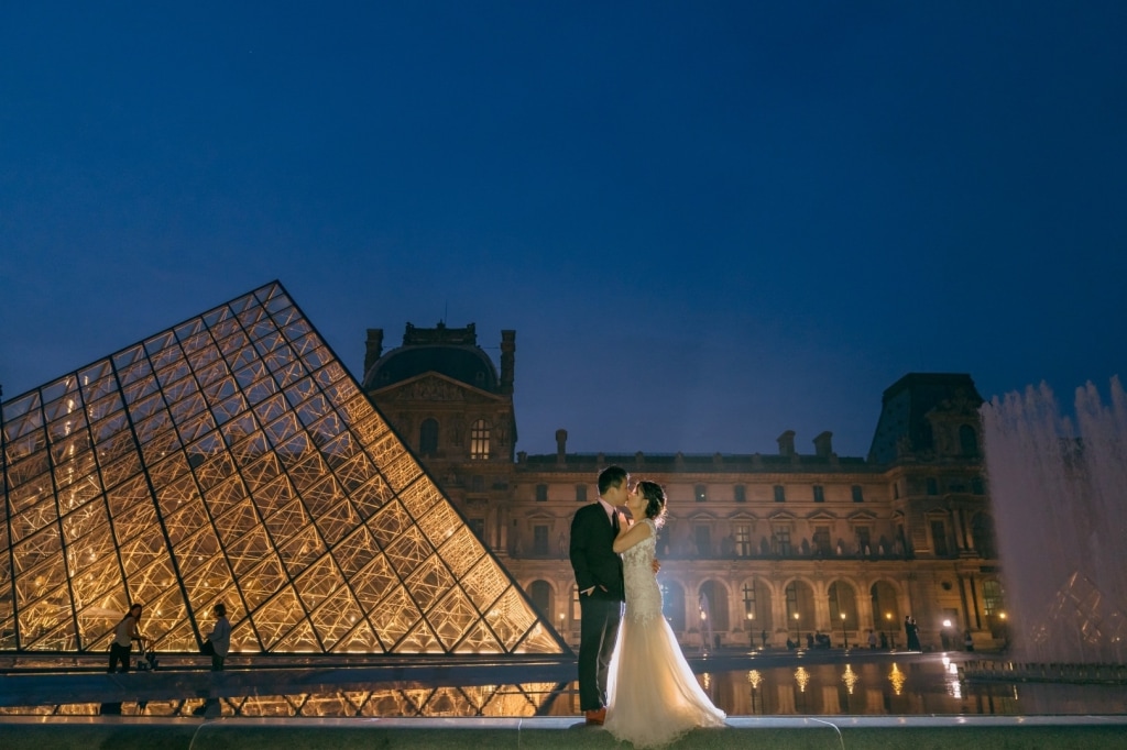 Paris Pre-wedding Photos At Chateau de Sceaux, Eiffel Tower, Louvre Night Shoot by Son on OneThreeOneFour 49