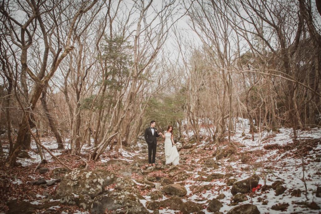 Korea Outdoor Pre-Wedding Photoshoot At Jeju Island During Winter  by Byunghyun on OneThreeOneFour 1