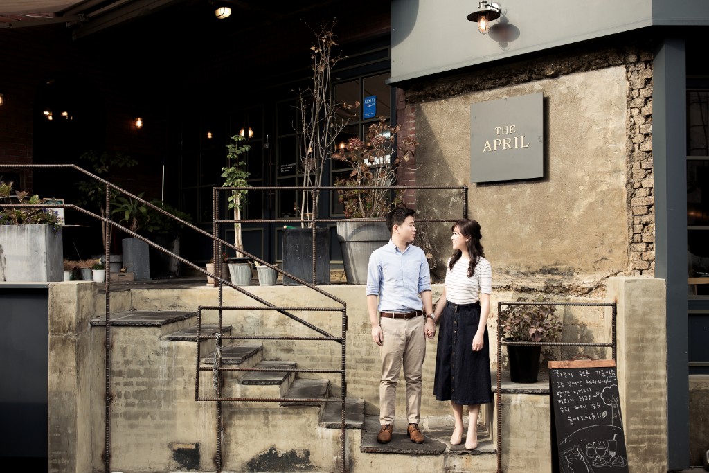 Korea Casual Couple Photoshoot At Haneul Sky Park And Yeonam-dong Cafe Street by Junghoon on OneThreeOneFour 12