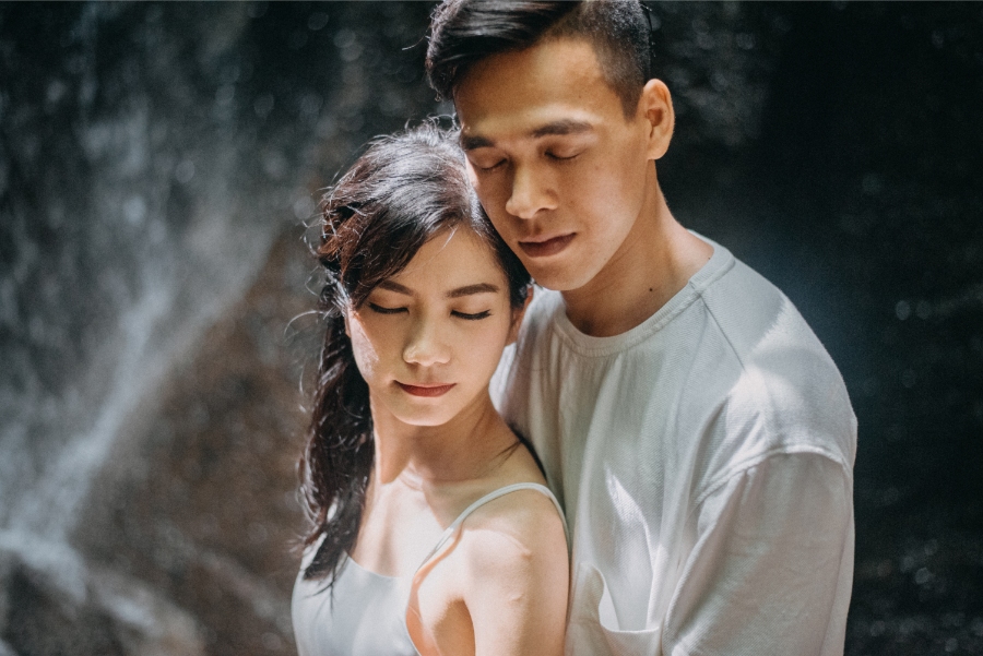 A&W: Bali Full-day Pre-wedding Photoshoot at Cepung Waterfall and Balangan Beach by Agus on OneThreeOneFour 32