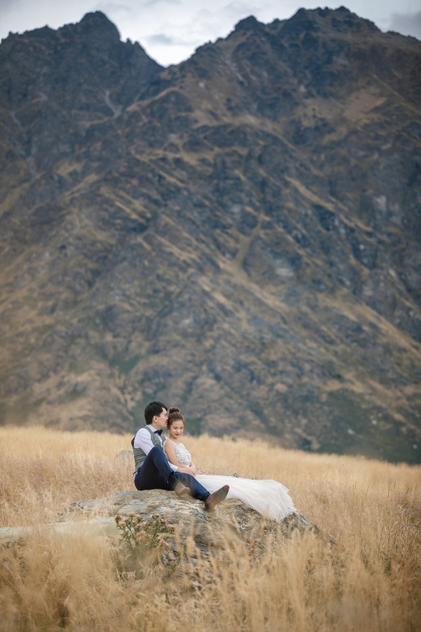 J&W: New Zealand Pre-wedding Photoshoot on Panoramic Hilltop by Fei on OneThreeOneFour 1