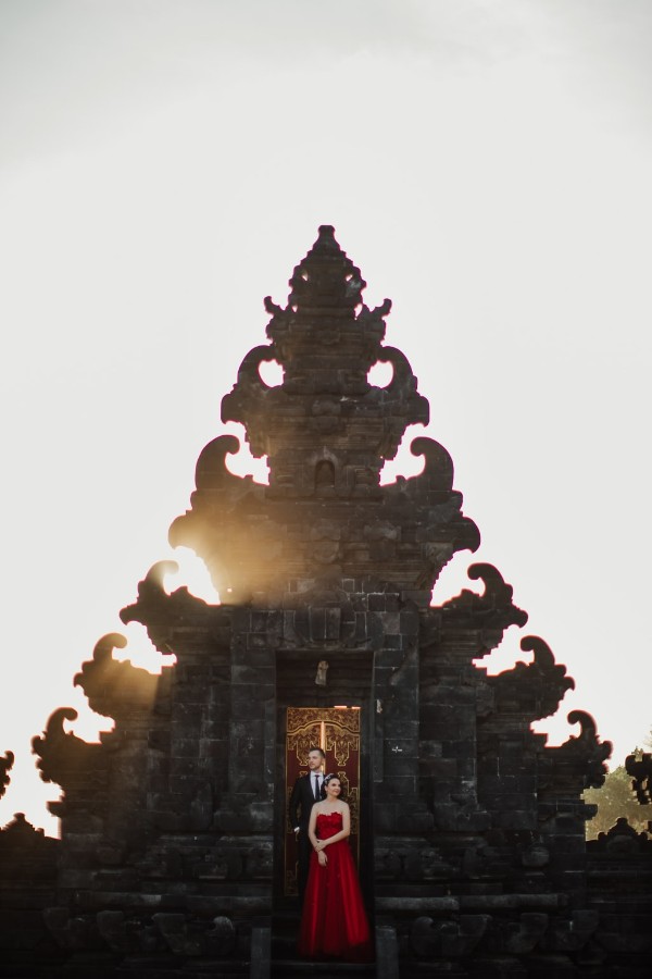 Pre-Wedding Photographer In Bali: Photoshoot At Melasti Beach by Hendra on OneThreeOneFour 10