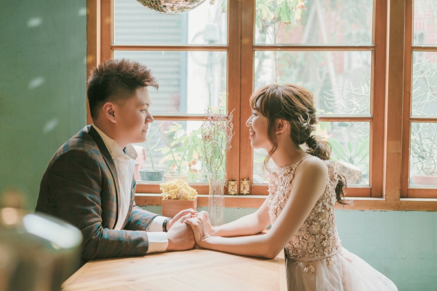 Taiwan Outdoor Pre-Wedding Photoshoot At The Forest And Beach  by Star  on OneThreeOneFour 24