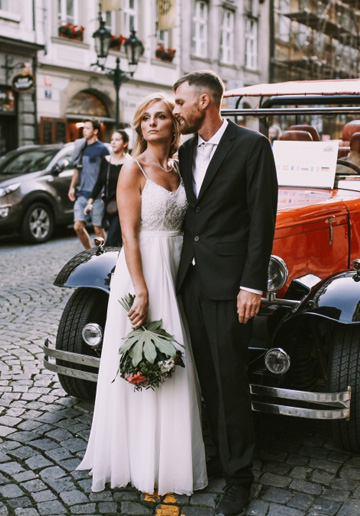 Prague Pre-Wedding Photoshoot At Charles Bridge 