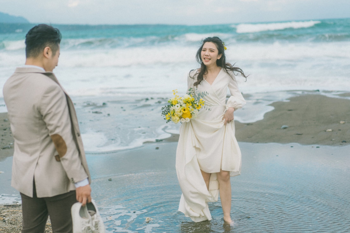 Taiwan Pre-Wedding Photoshoot Countryside Field Beach  by  on OneThreeOneFour 19