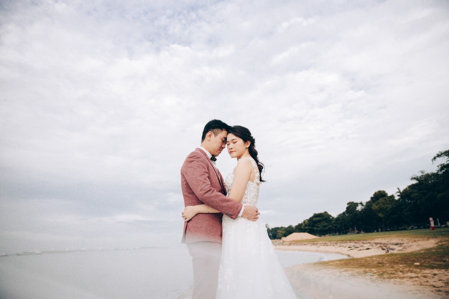E&K: Quirky pre-wedding in Chinatown, Gardens by the Bay and beach by Cheng on OneThreeOneFour 28