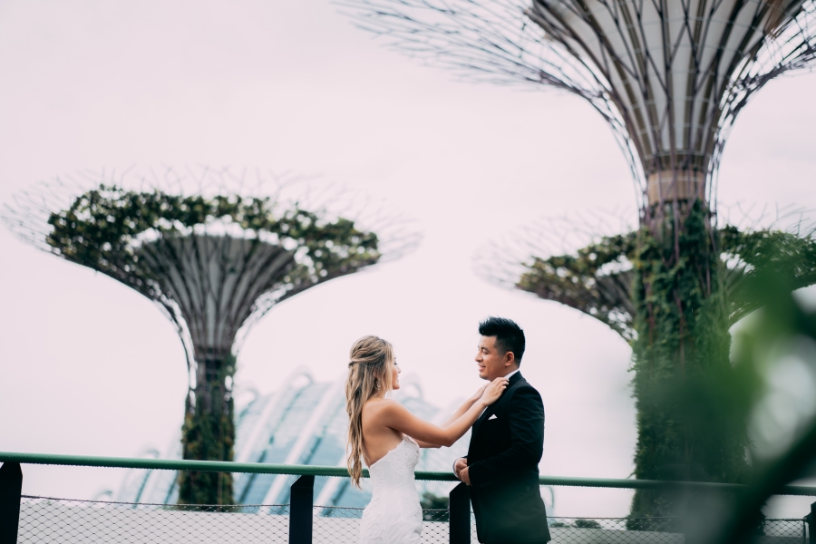 Singapore Pre-Wedding Photoshoot For Canadian Influencer Kerina Wang at Gardens By The Bay and Marina Bay Sands by Michael  on OneThreeOneFour 8
