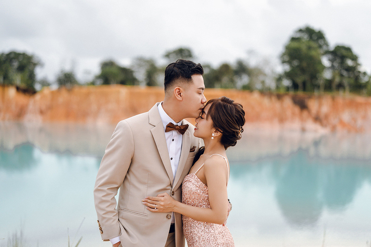 Bintan Pre-Wedding Photoshoot: Kellyn & Jiabao’s Fun Adventure at Blue Lake, Sand Dunes & ANMON Resort by HS on OneThreeOneFour 15