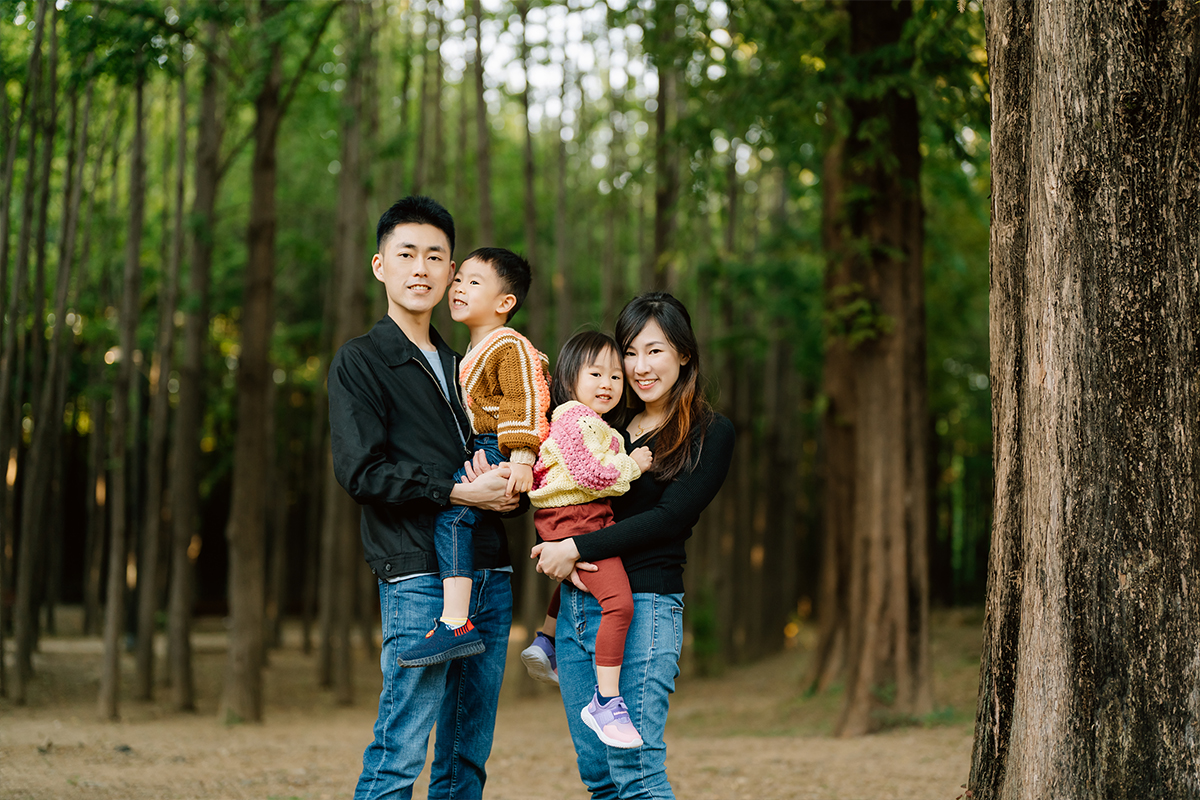 Fun Family Photoshoot at Seoul Forest, Korea by Jungyeol on OneThreeOneFour 8