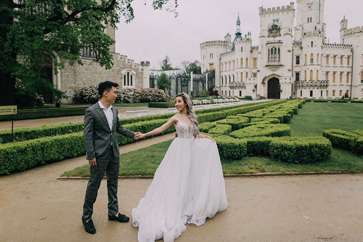 prague Hluboká castle wedding photoshoot