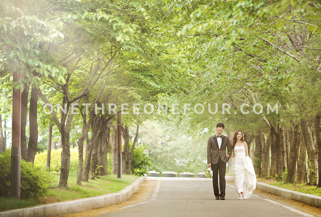 [AUTUMN] Korean Studio Pre-Wedding Photography: Seonyudo Park (선유도 공원)  (Outdoor) by The Face Studio on OneThreeOneFour 37