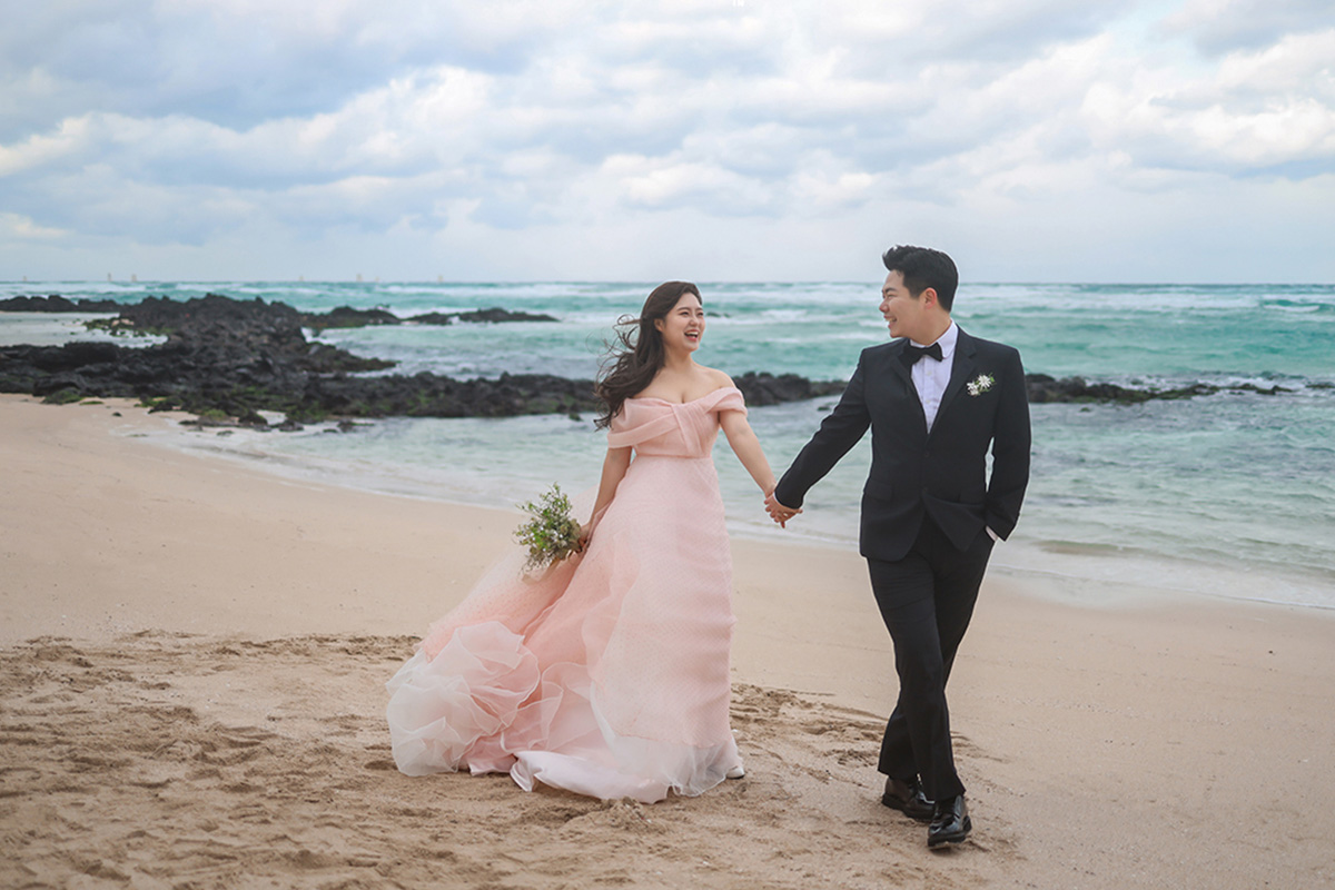 Capturing Love in All Four Seasons: Jeju Pre-Wedding Photoshoot in a Day by Byunghyun on OneThreeOneFour 10