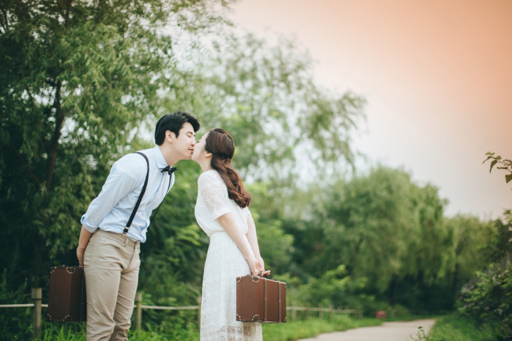 Korea Couple Pre-Wedding Photoshoot At Noeul Park, Seoul by Jungyeol on OneThreeOneFour 1