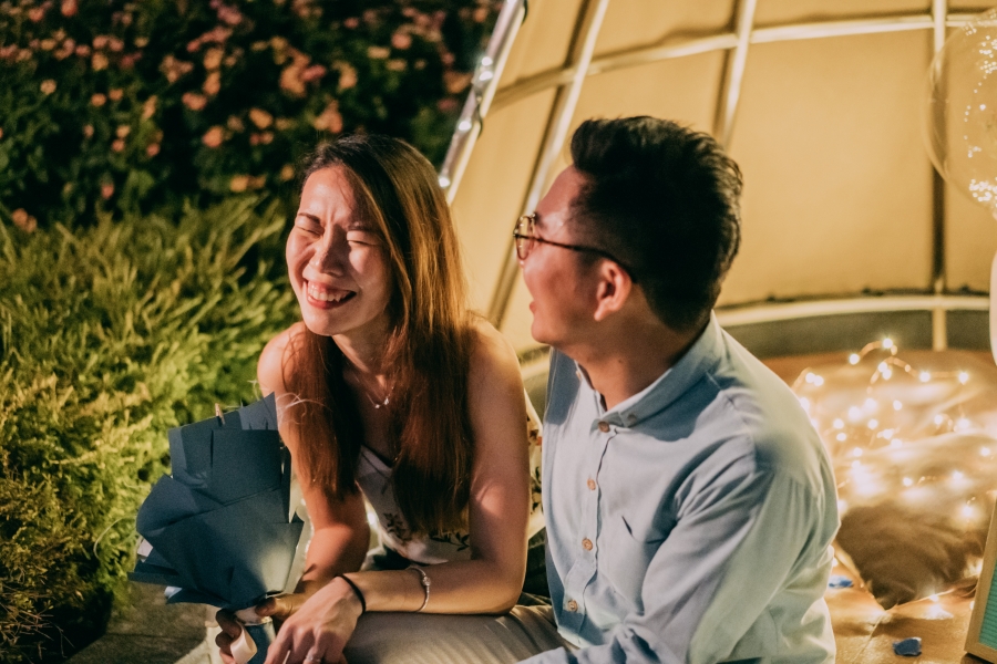 Singapore Surprise Wedding Proposal Photoshoot At Andaz Rooftop Bar, Mr Stork by Michael on OneThreeOneFour 19