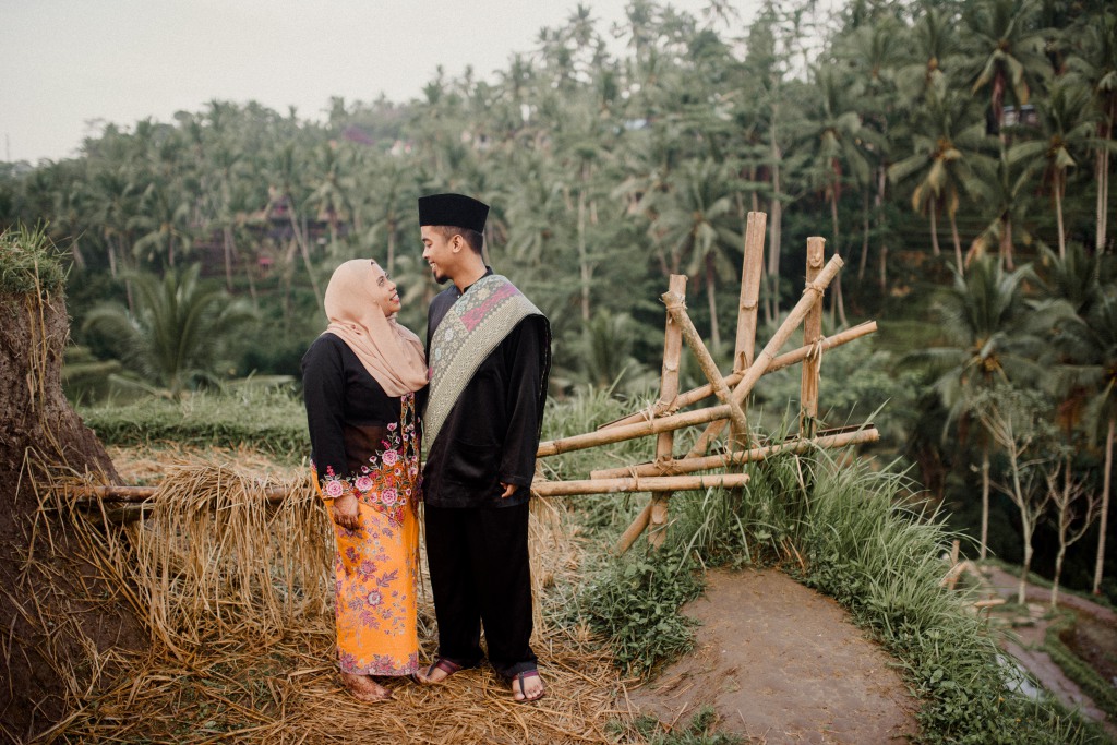 Bali Honeymoon Photography: Post-Wedding Photoshoot For Malay Couple At Tegallalang Rice Paddies  by Dex on OneThreeOneFour 21