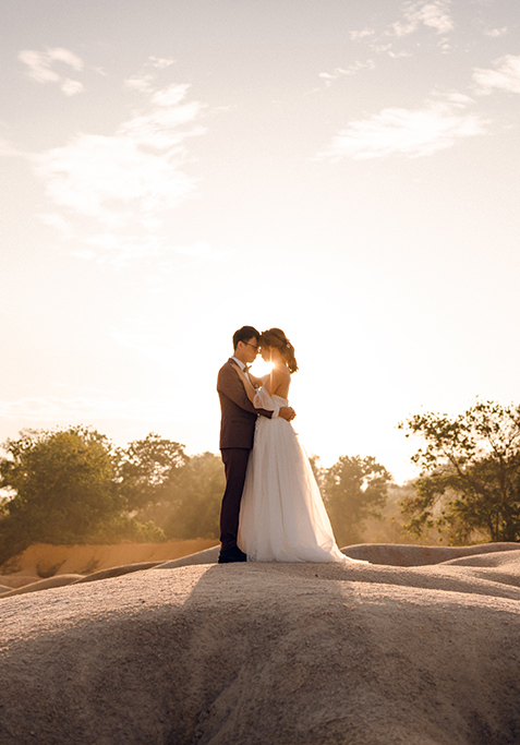 Bintan Pre-Wedding Photoshoot: Chen Yu & Yu Xuan’s Romantic Shoot at Blue Lake, Sand Dunes & ANMON Resort