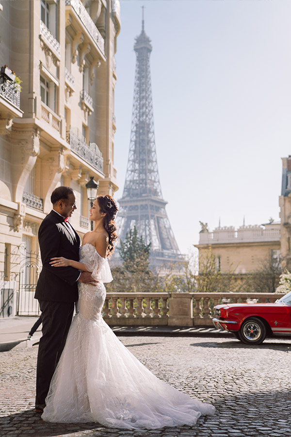 Paris Pre-Wedding Photoshoot with Eiﬀel Tower, Louvre Museum & Arc de Triomphe by Vin on OneThreeOneFour 2