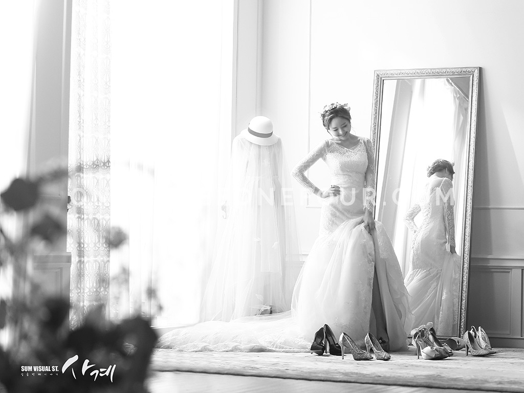 Korean Wedding Photos: Indoor Set by SUM Studio on OneThreeOneFour 23