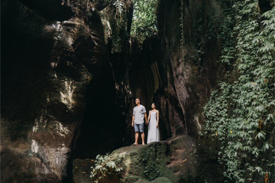 A&W: Bali Full-day Pre-wedding Photoshoot at Cepung Waterfall and Balangan Beach by Agus on OneThreeOneFour 26